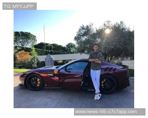 C罗身着西装出席白宫晚宴与美国防长亲密合影引发热议 C罗身着西装出席白宫晚宴与美国防长亲密合影引发热议