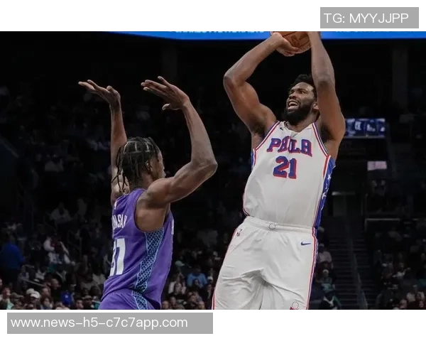 恩比德背打里夫斯巧妙转身却错失关键跳投遗憾未能得分